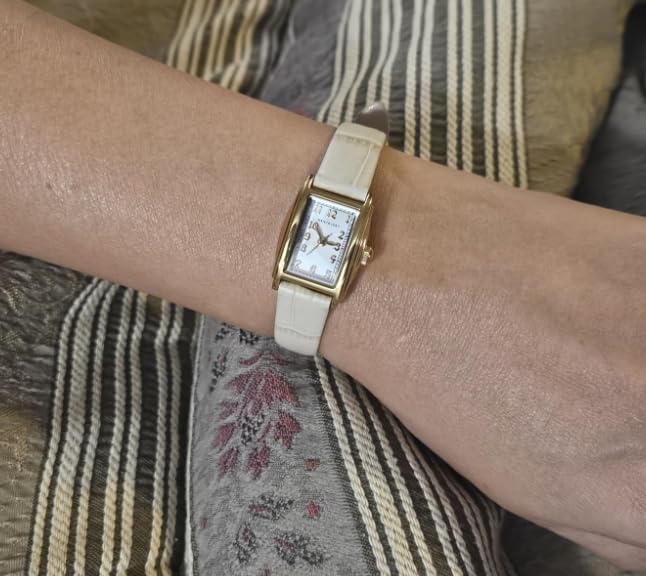 Ruth Oval Watch in Gold with Beige leather band, 19mm