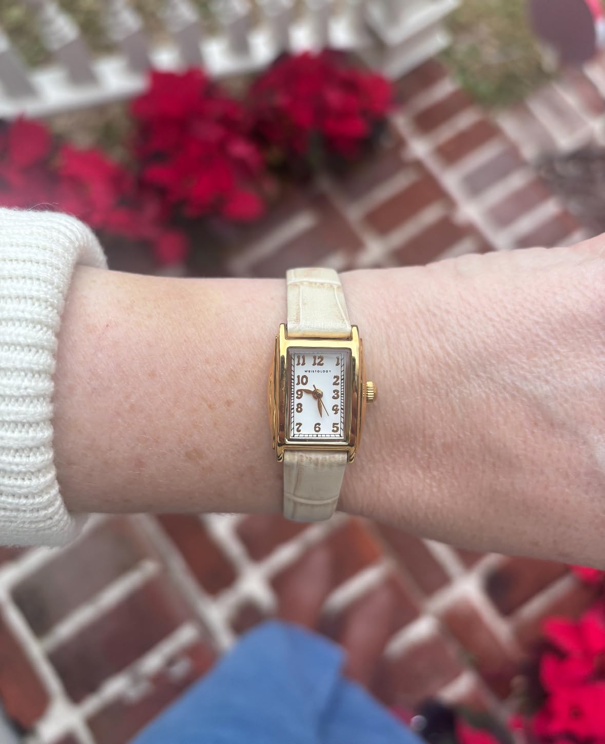 Ruth Oval Watch in Gold with Beige leather band, 19mm